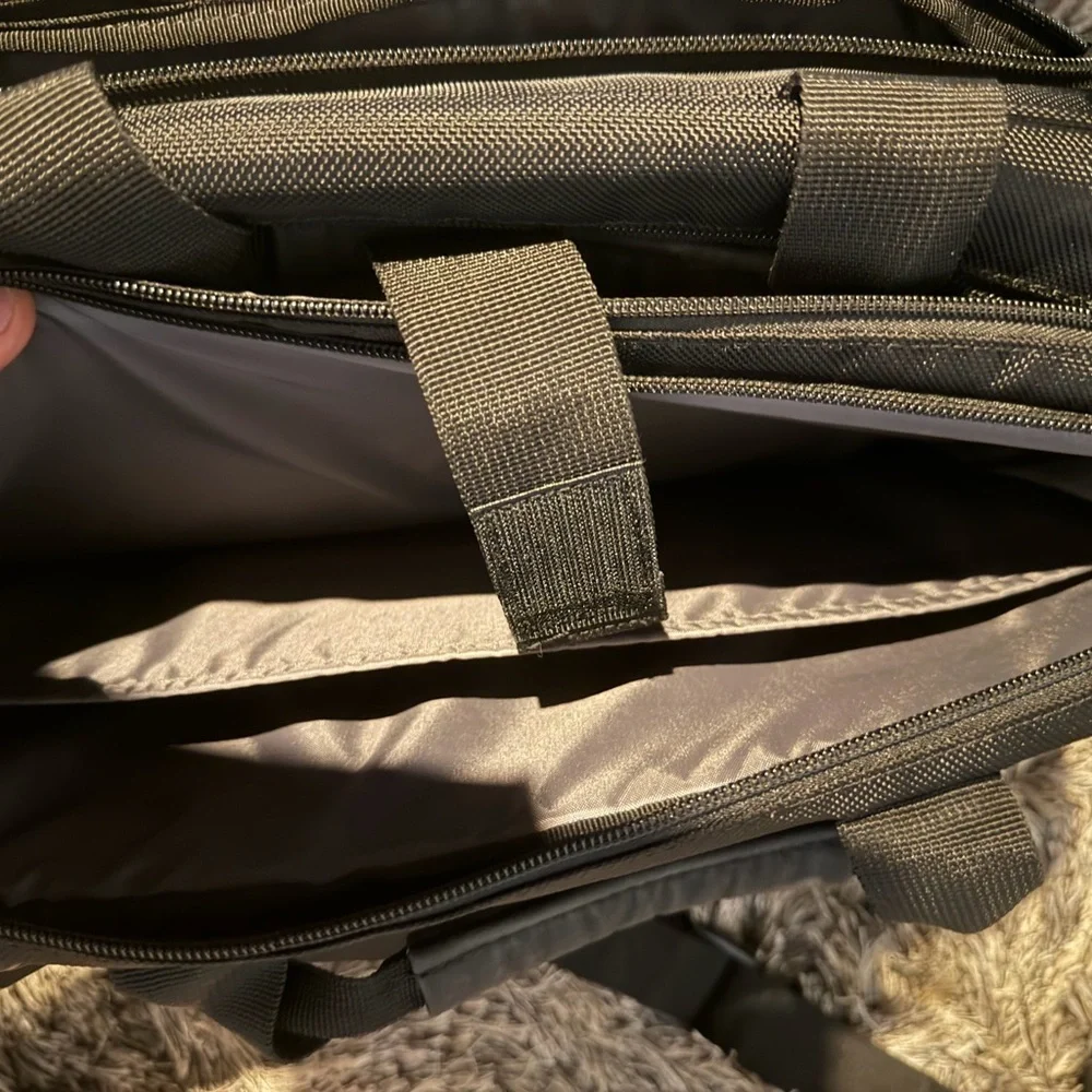 Targus Black Briefcase Laptop Case With Longstrap with 4 different compartments